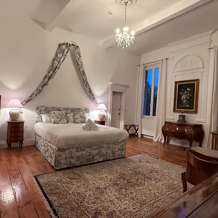 Le Manoir De Hotel *