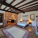 Le Manoir De *