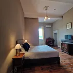Hotel Le Manoir De Lisle-sur-Tarn