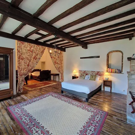 Le Manoir De *